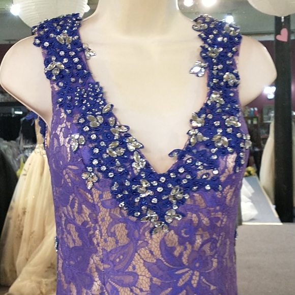 Envious by Karishma evening gown - Picture 3 of 7